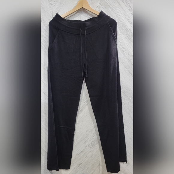 Lululemon In the Comfort Zone pants - Picture 3 of 3